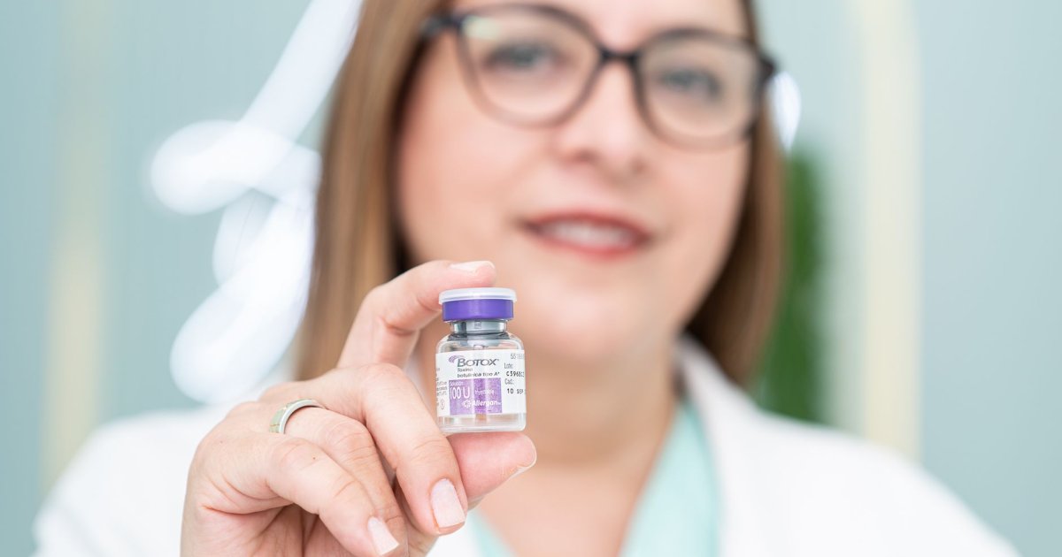Confronto tra gli integratori per lo stress e il sonno Restilen e NuviaLab Relax su sfondo naturale